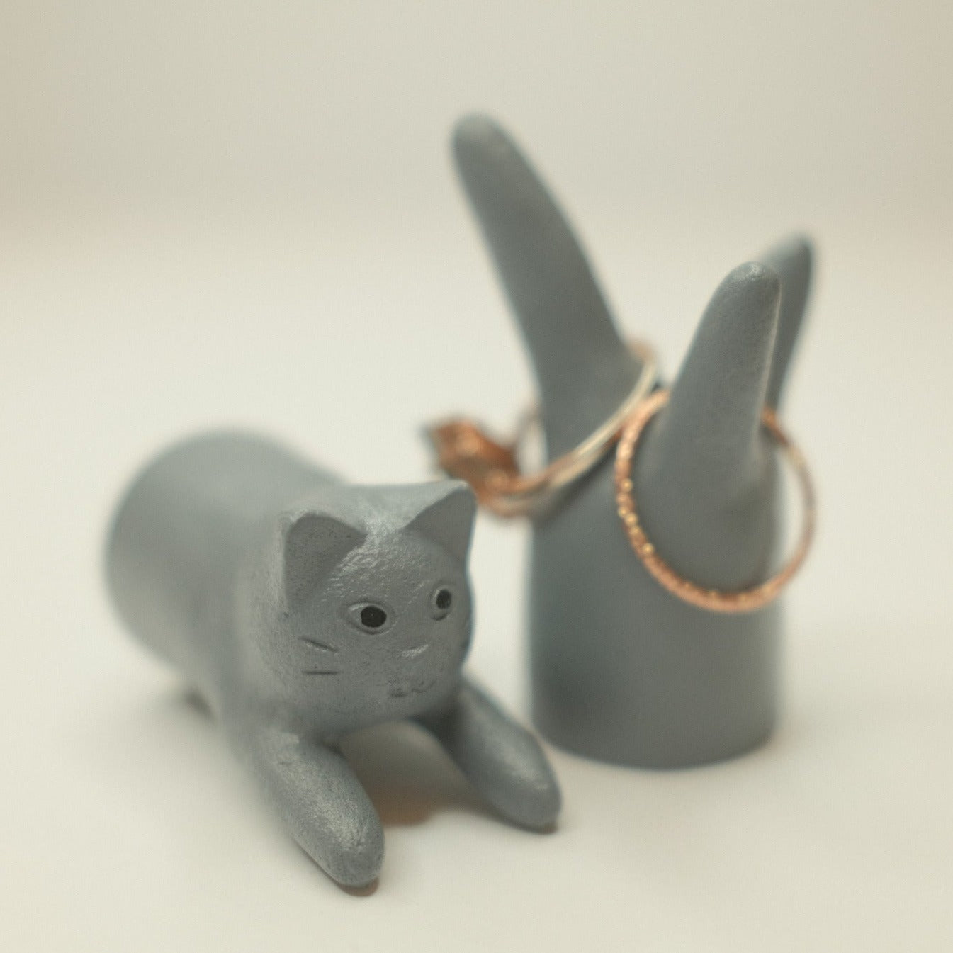 Jumping Cat Ring Stand