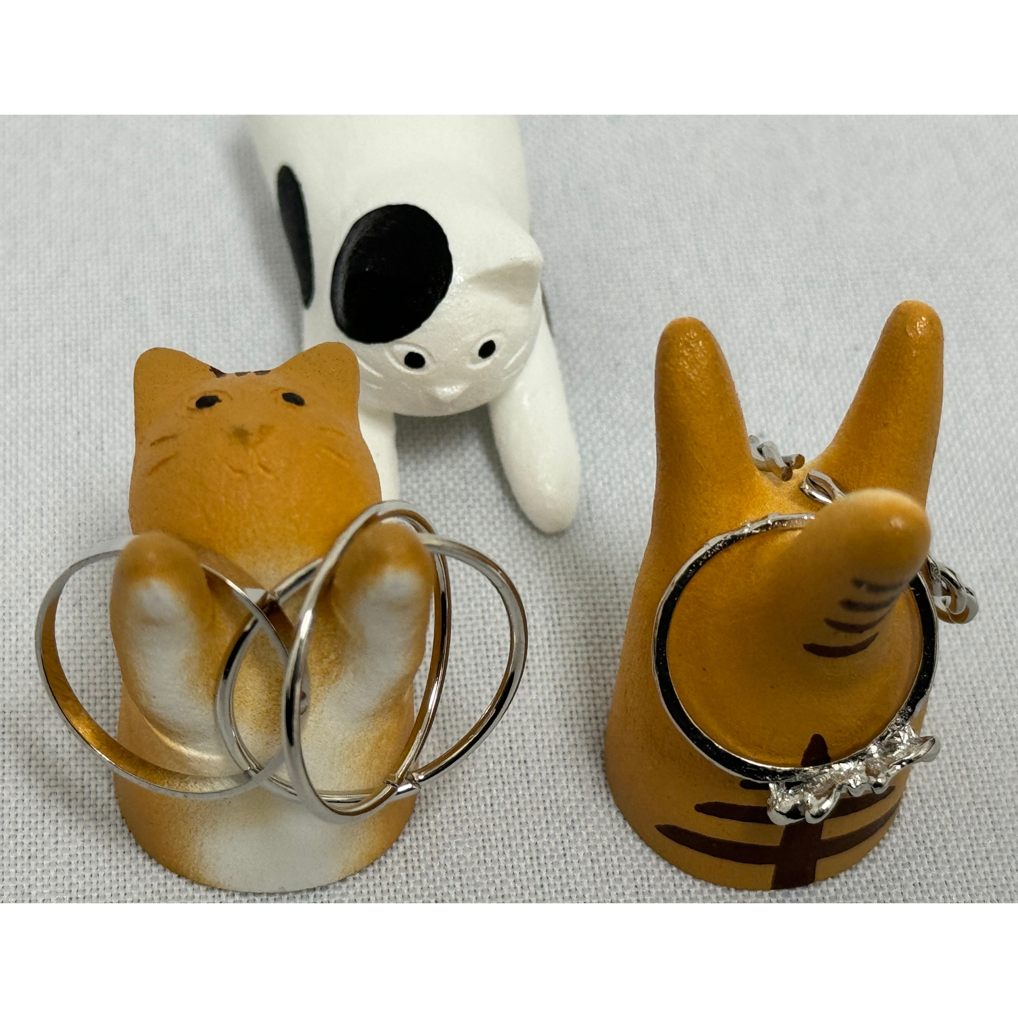 Jumping Cat Ring Stand