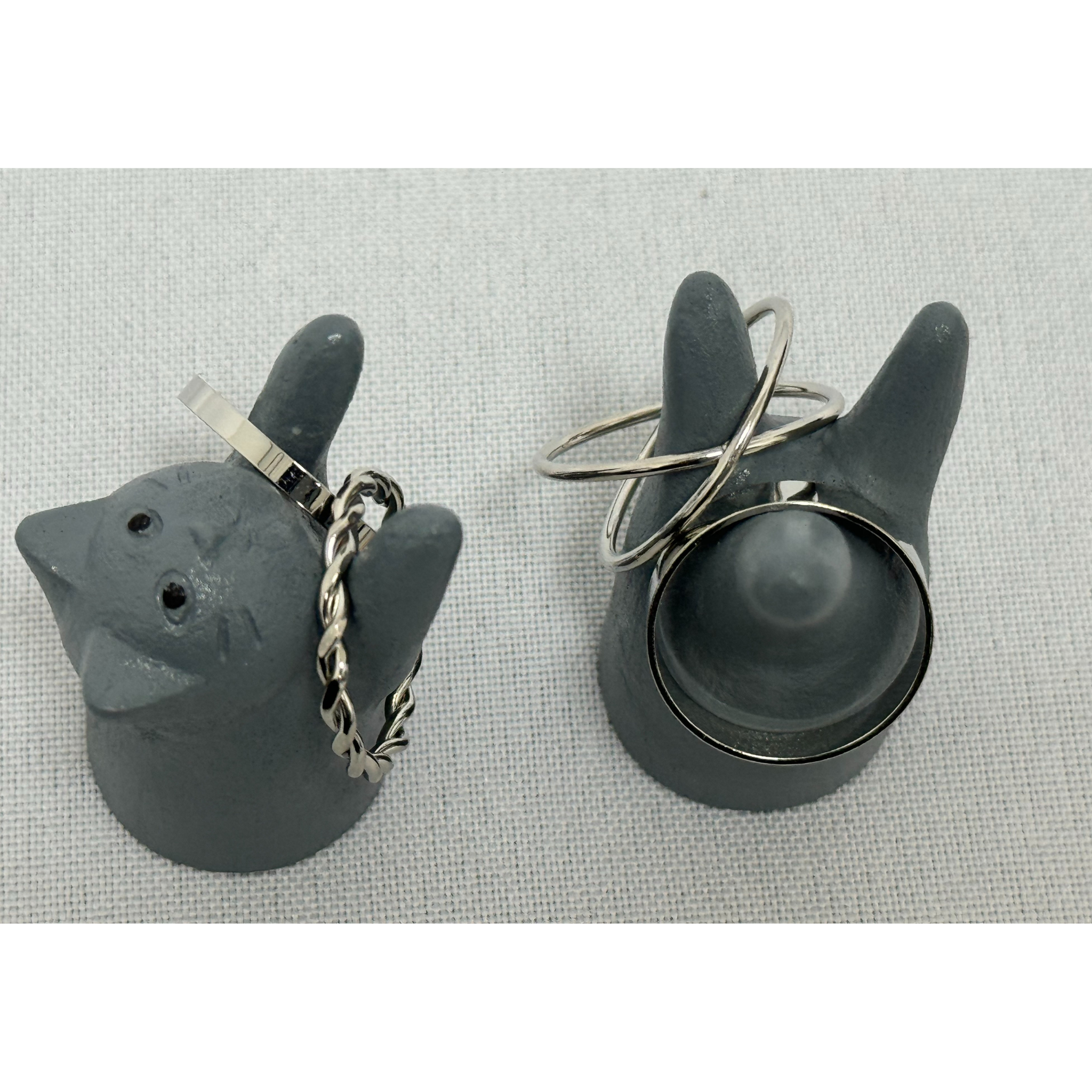 Jumping Cat Ring Stand