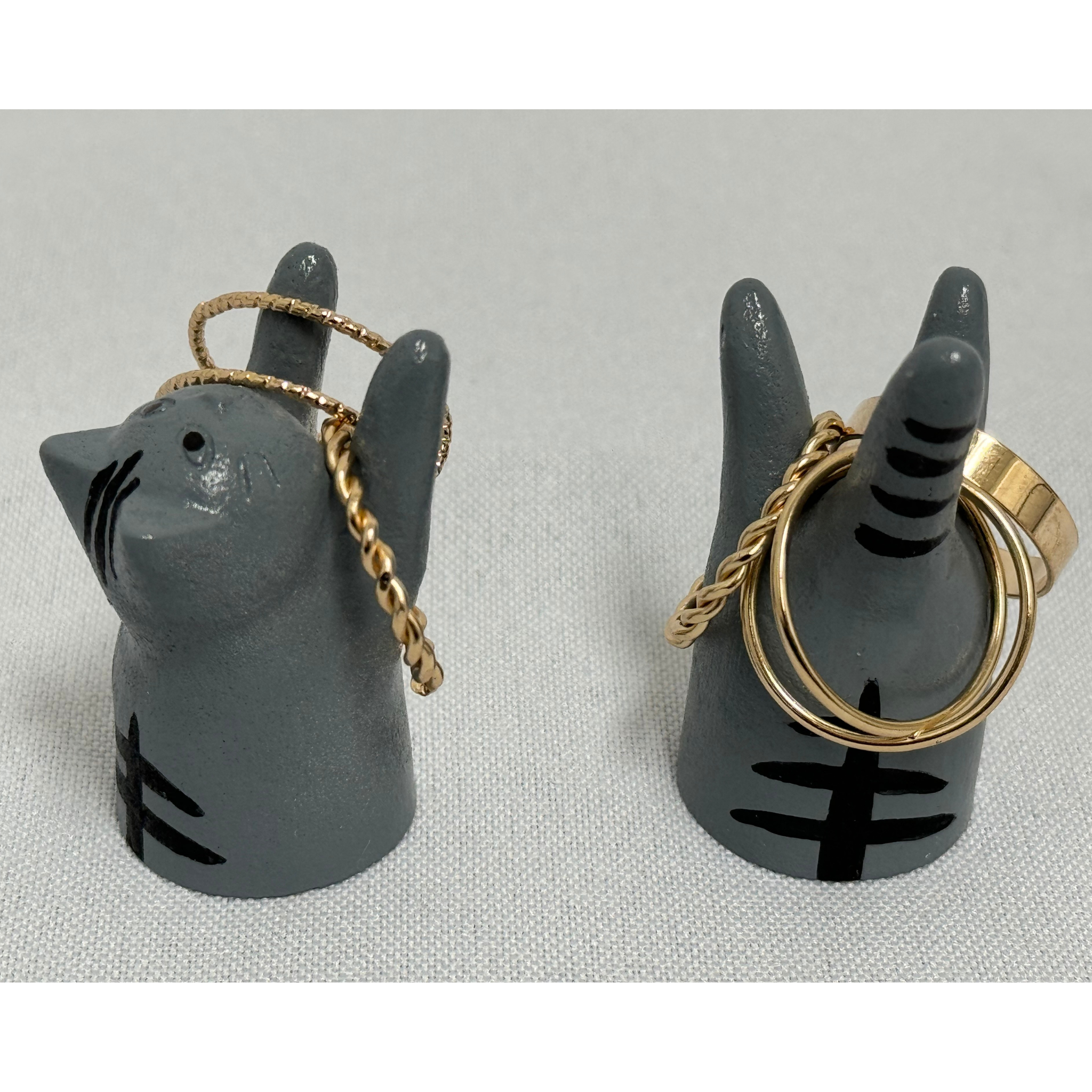 Jumping Cat Ring Stand