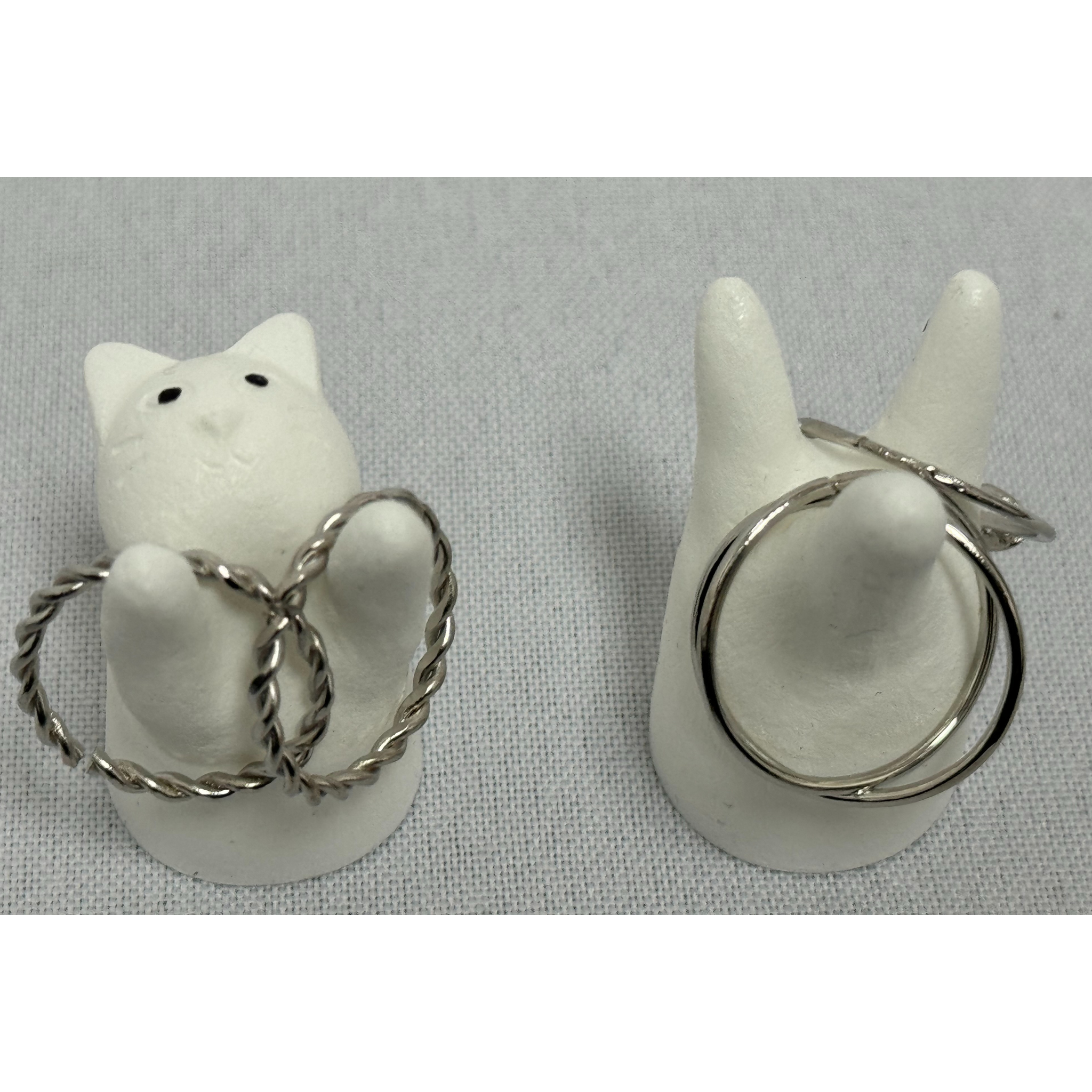 Jumping Cat Ring Stand