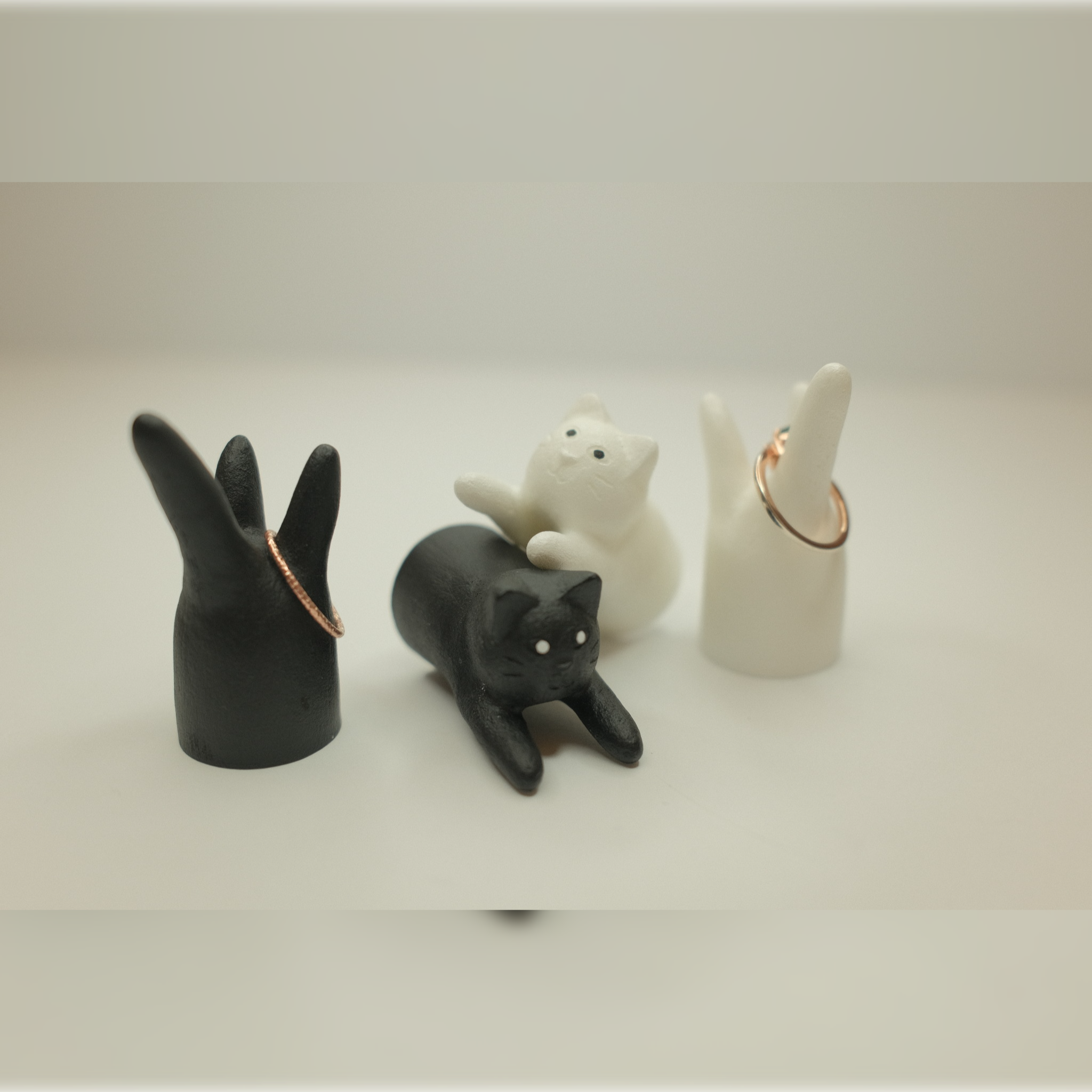 Jumping Cat Ring Stand