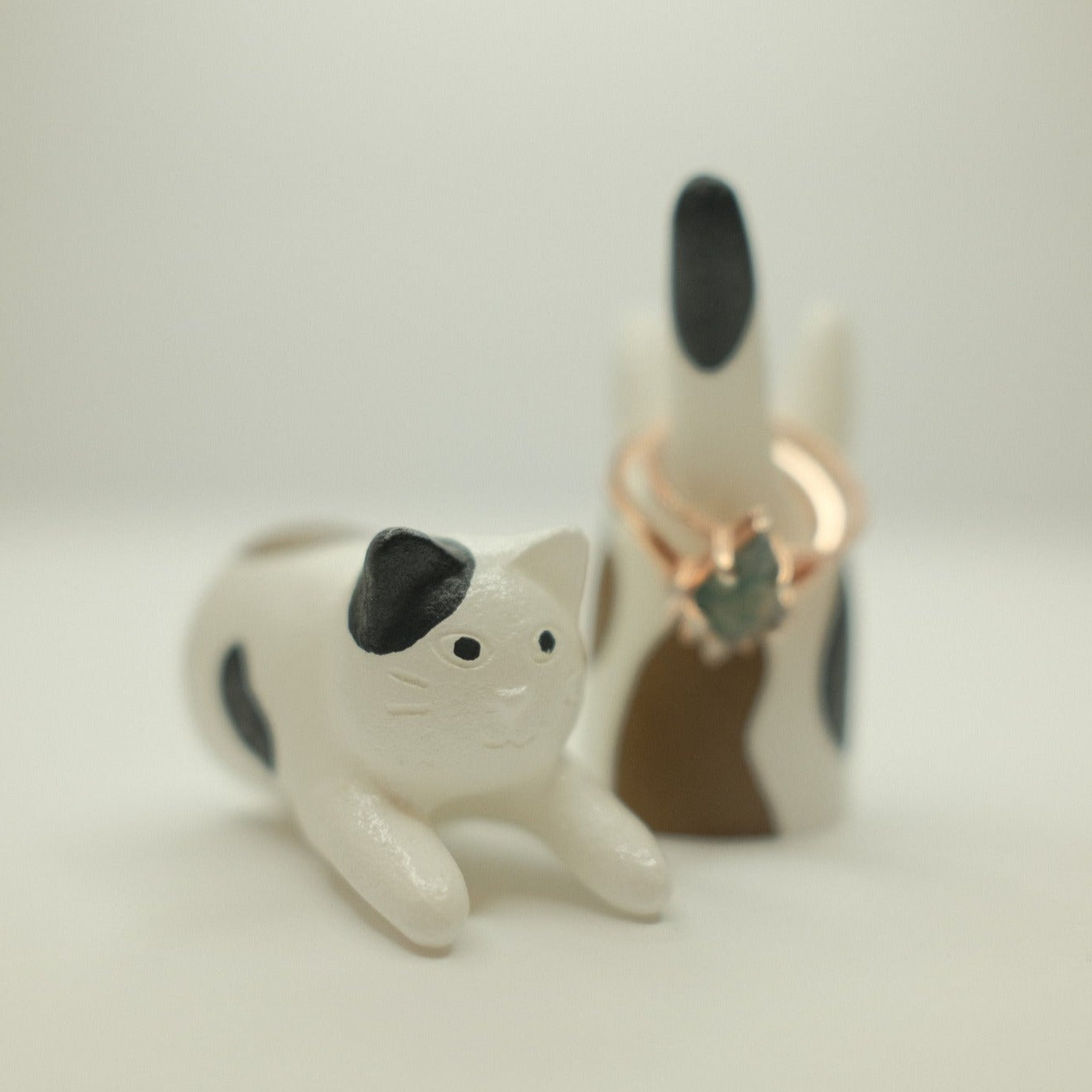 Jumping Cat Ring Stand
